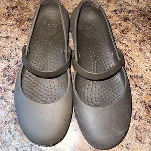 Women’s crocs size 6